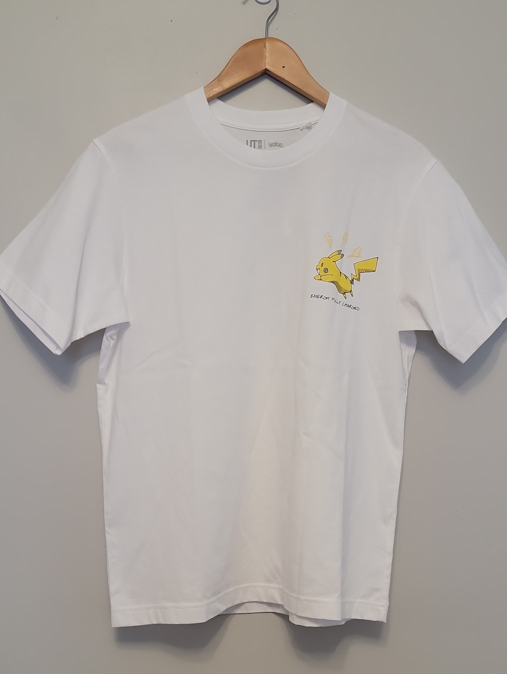 Uniqlo x Pokemon UT White Pikachu T-shirt Nintendo NWT Sz Small